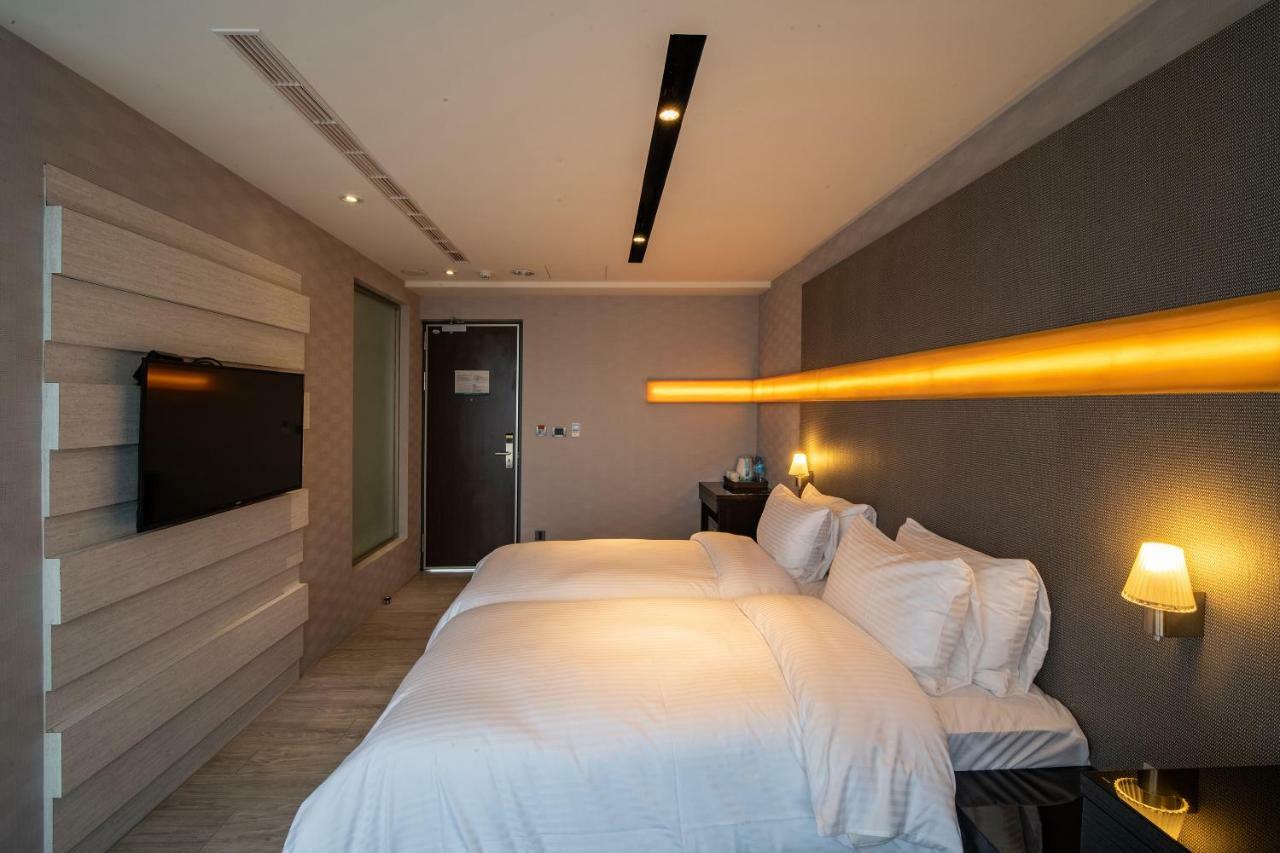 Fengjia Hotel Bell Taichung Exterior photo